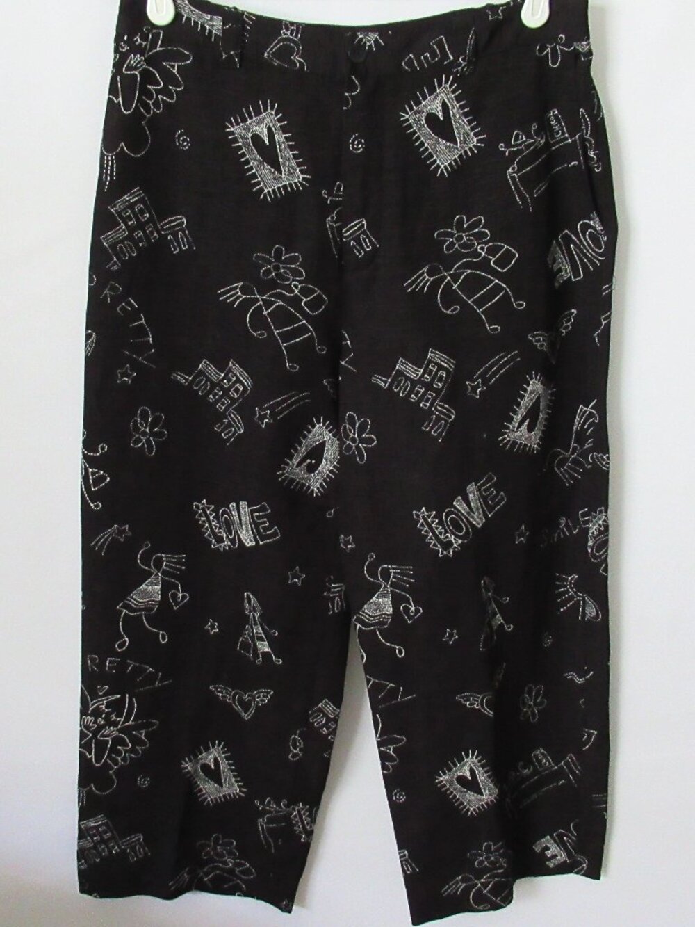 Chico's black white "Love" print silk/linen zip front capri pants *Sz 1(8)*